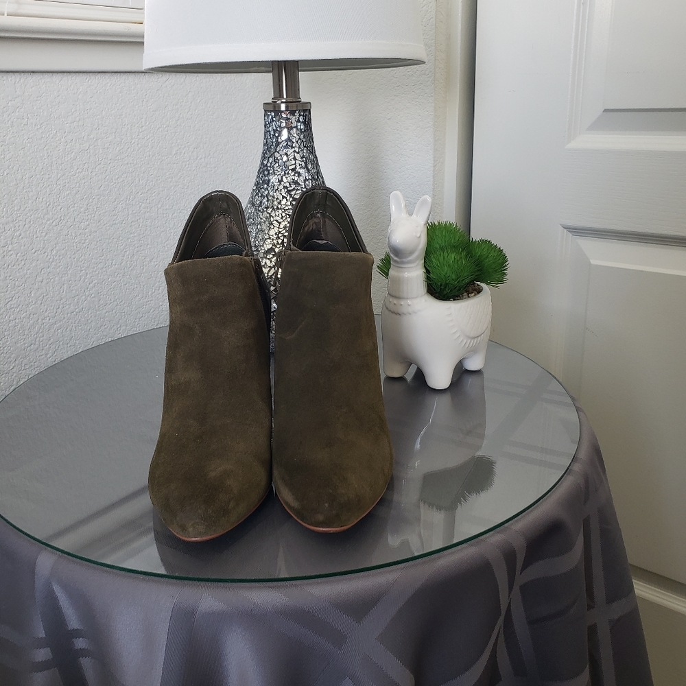 Crown Vintage Booties Size 6.5